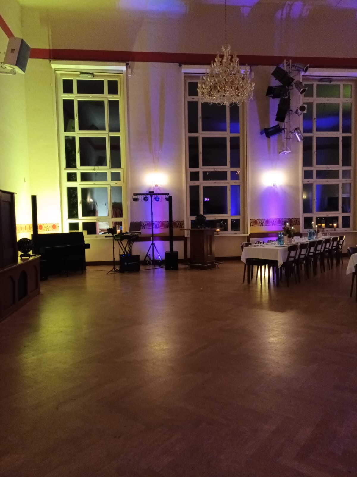 DJ Mako Saal Beleuchtung